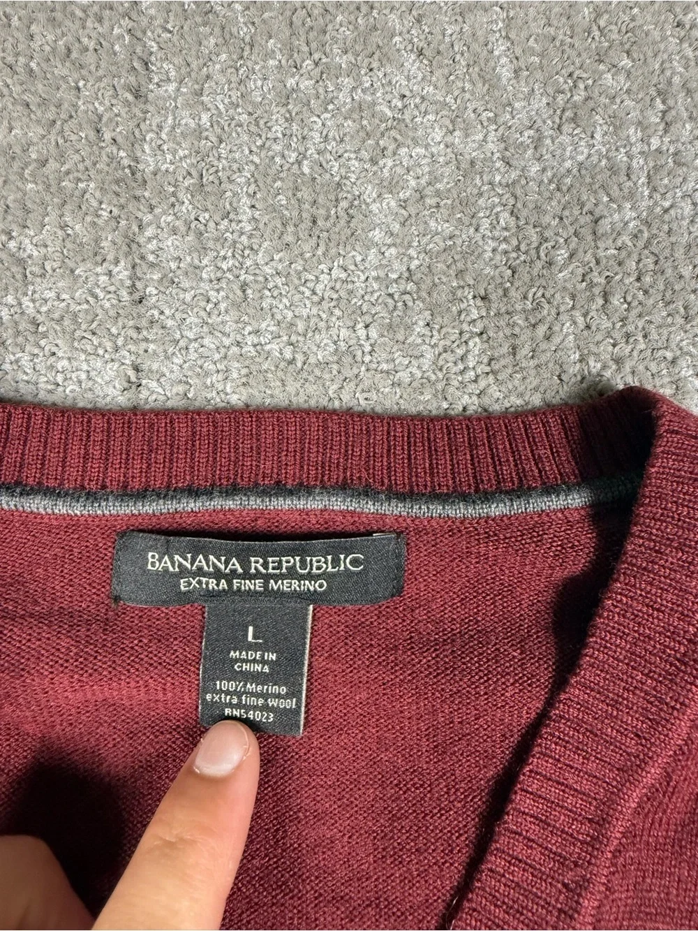 Banana Republic Extra Fine Merino Wool V-Neck Long Sleeve Sweater Size L